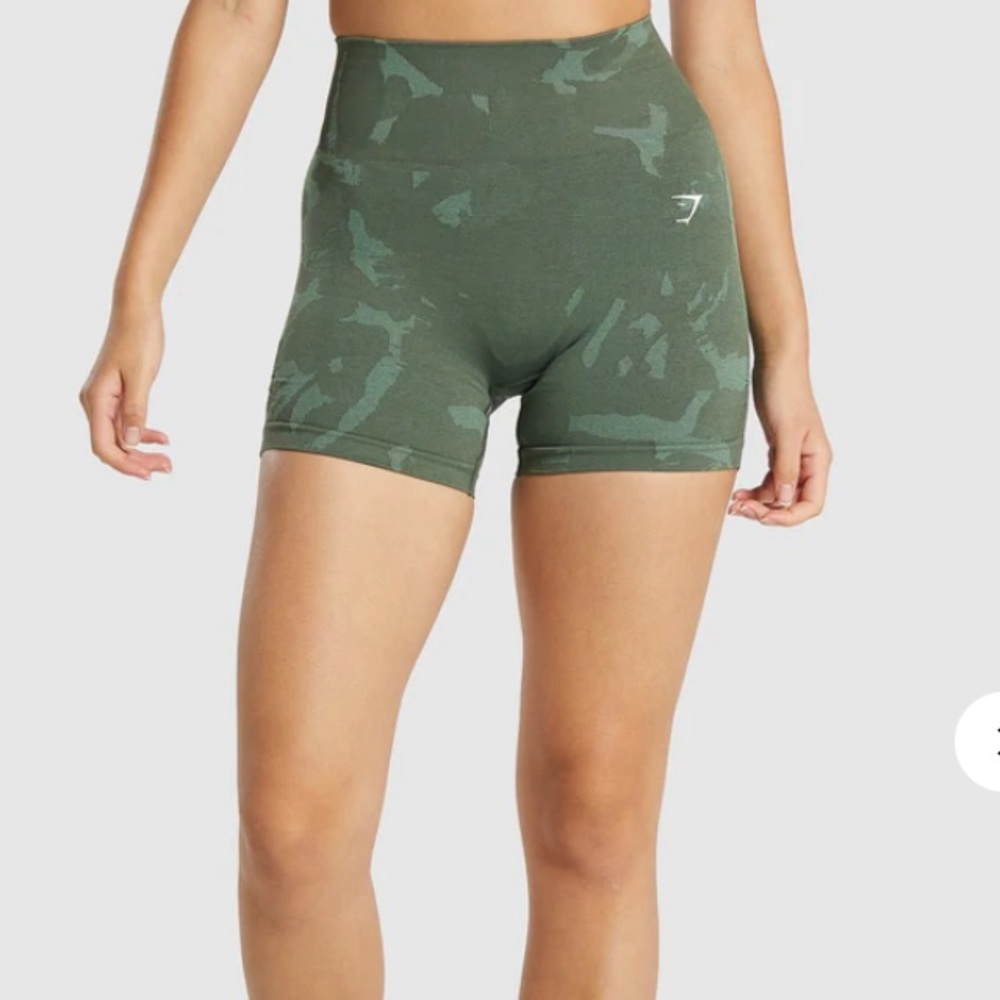 GYMSHARK ADAPT CAMO SEAMLESS SHORTS SAVANNA GREEN SIZE MEDIUM